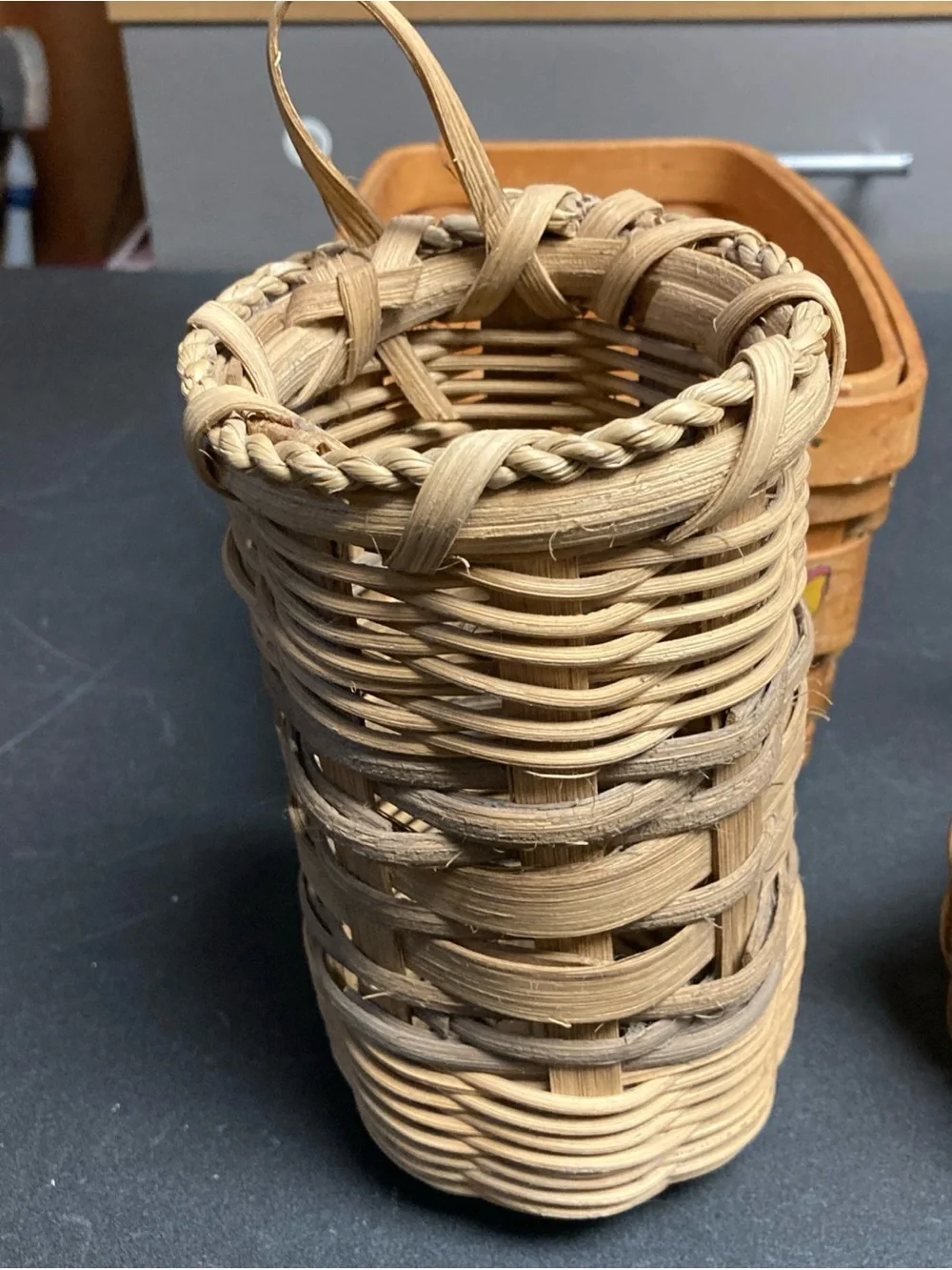 Bundle of six decorative baskets, Longaberger country woven candle